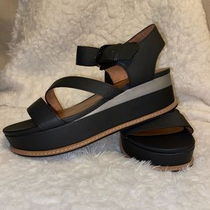FREE SHIPPING Naturalizer platform sandals black